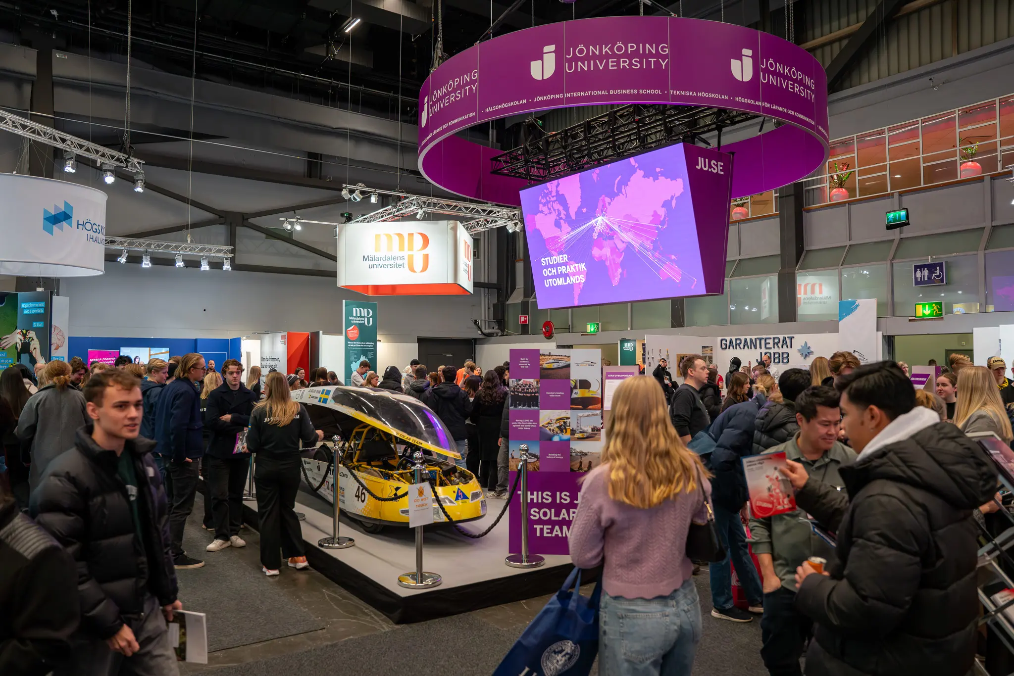 Towards the future, in a solar car – Jönköping University inspires at education fair