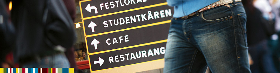 Skyltar med texten Festlokal, Cafe, Studentkåren, Restaurang